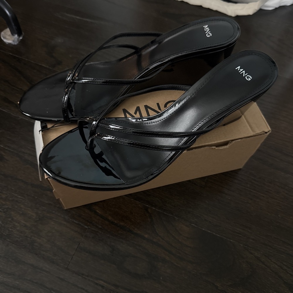 Wedge sandals with crisscross straps